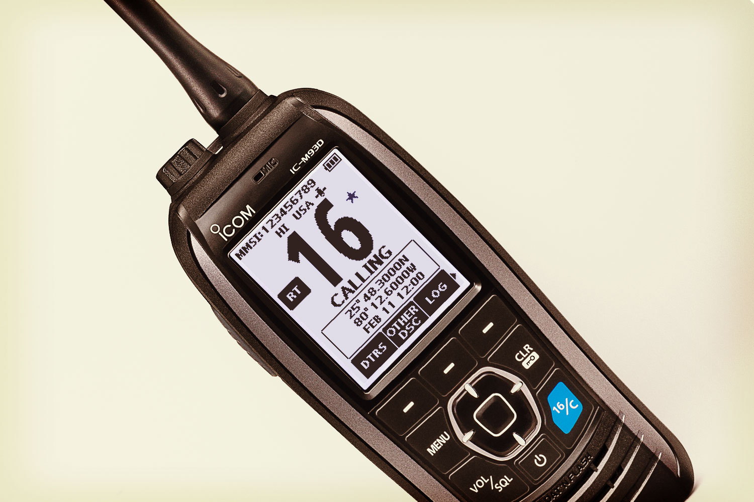 IC-93D - Ny bärbar marinradio från Icom!